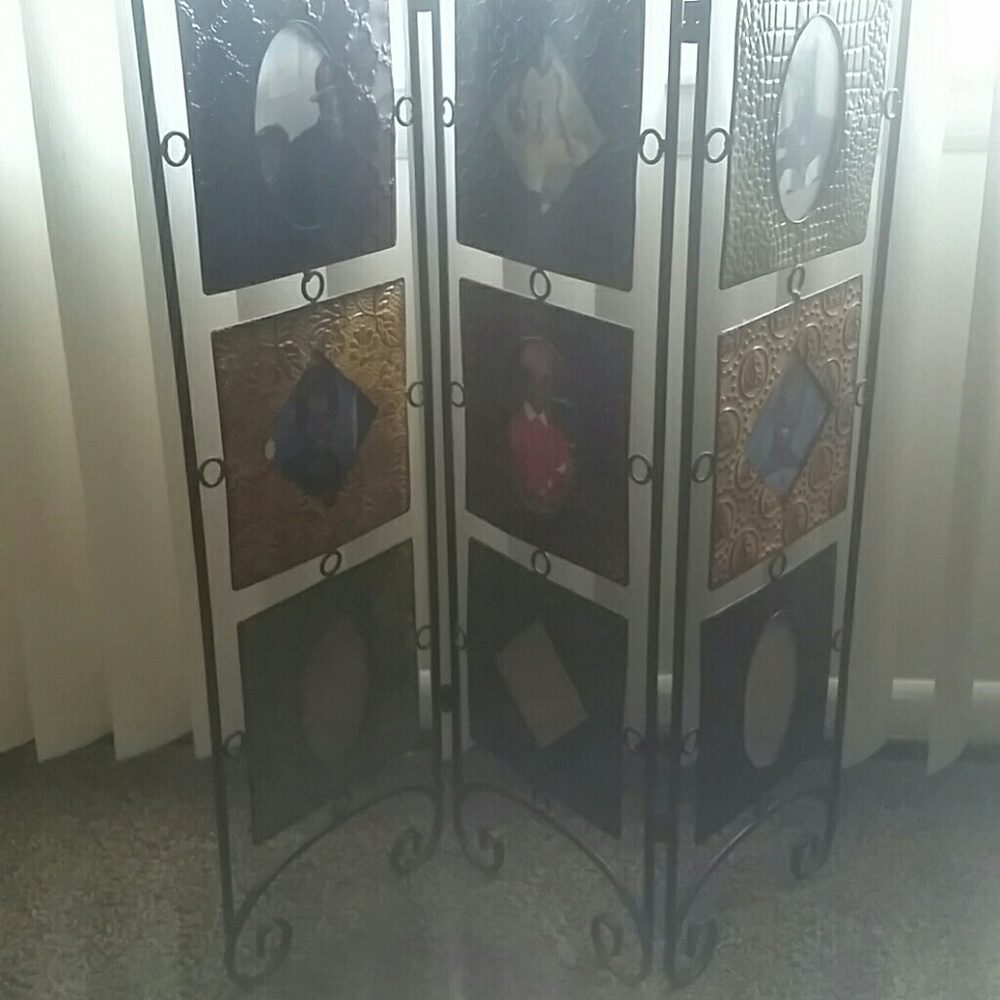 Wall ornament / picture frame